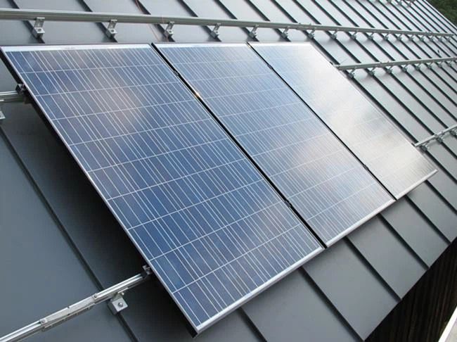 Fixation panneau solaire toit acier